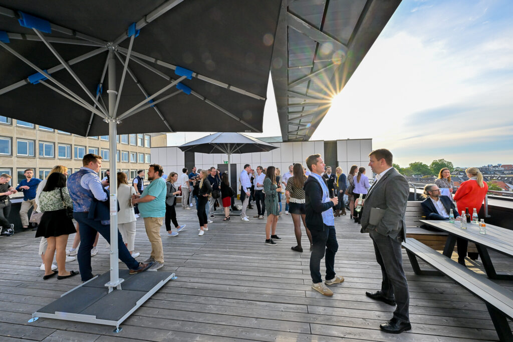 Dachterasse-Speeddating-Rooftopparty-techhub-k67-duesseldorf-skyline